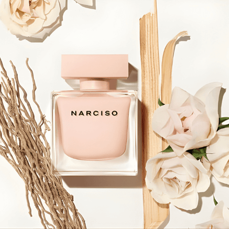 Narciso Poudree Eau de Parfum 90ml bottle surrounded by roses and natural elements.